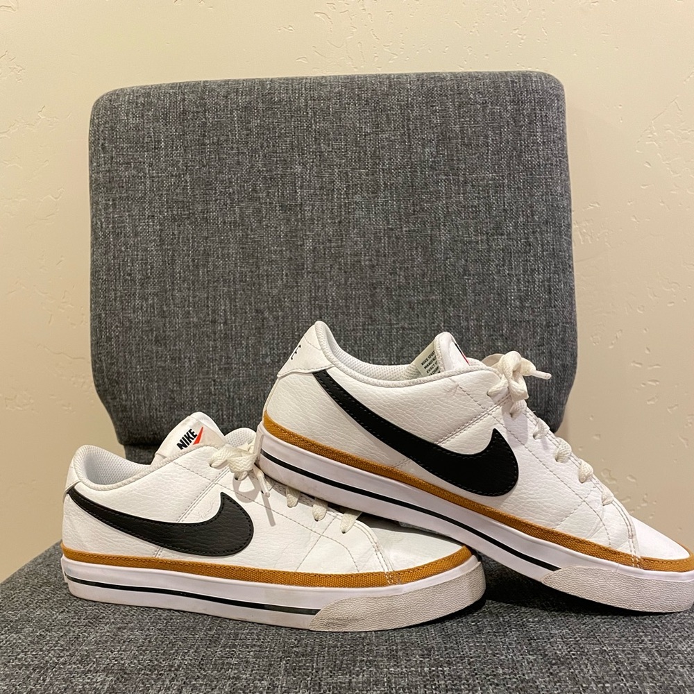 Women’s Nike court legacy sneakers size 8.5